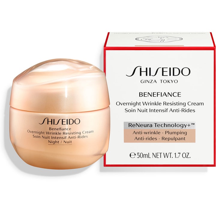 Shiseido Benefiance Overnight Wrinkle Resisting Cream 50 ml nattkrem mot rynker i ferskenfarget glasskrukke og eske.