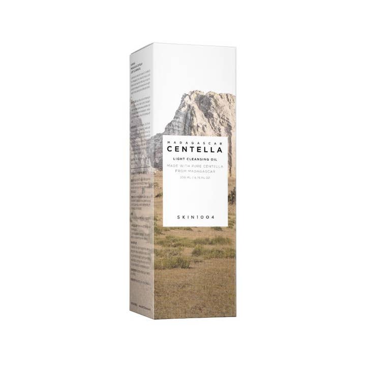 SKIN1004 Madagascar Centella Light Cleansing Oil 200 ml beroligende renseolje i hvit eske med motiv av fjellandskap.