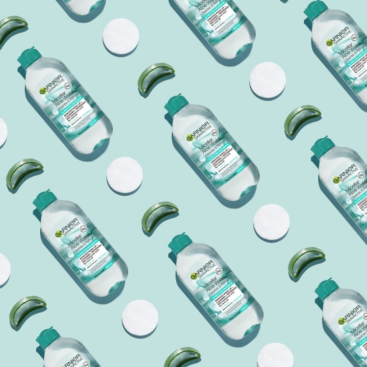 Garnier Micellar Aloe Cleansing Water 400 ml fuktighetsgivende micellærvann med aloe vera-skiver og bomullspads