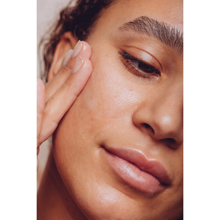 Egyptian Magic All Purpose Skin Cream 7,5 ml fuktighetsgivende ansiktskrem som gir naturlig glød påført på huden.
