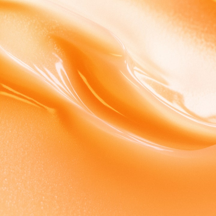Biotherm Aquasource Vitamin Glow 50 ml fuktighetskrem med en glansfull og fyldig oransje geltekstur