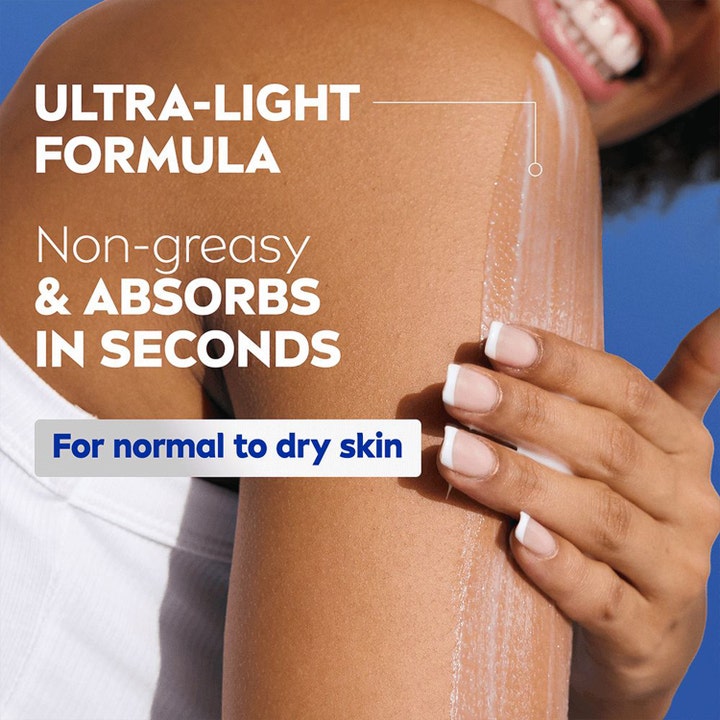 NIVEA Express Moisturising Body Lotion 250 ml påføres hud og viser ultra-light formula som absorberes raskt.