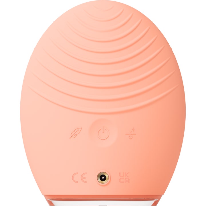 FOREO LUNA 4 Balanced Skin 1 stk ansiktsbørste som gir glød vist fra den ferskenfargede baksiden med massasjeriller