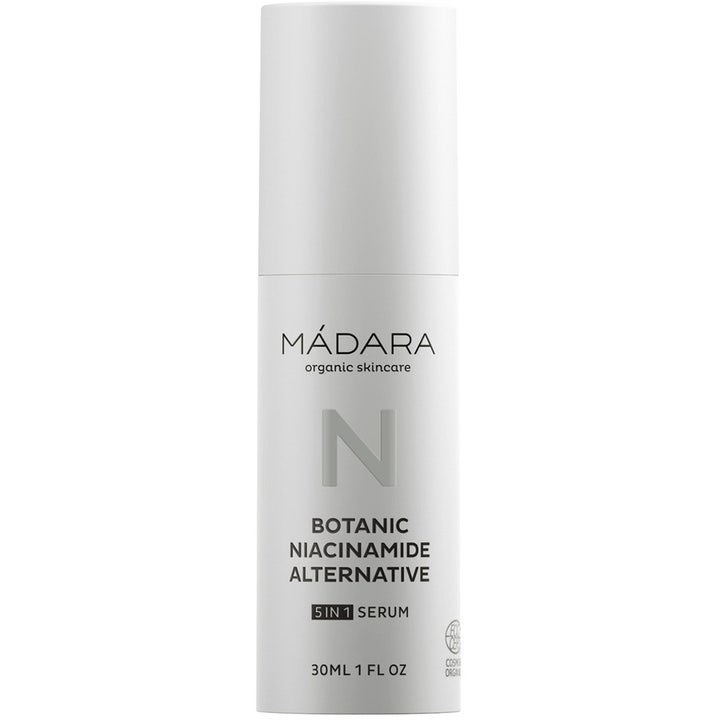 Mádara Botanic Niacinamide Alternative 5 in 1 Serum 30 ml utjevnende ansiktsserum i hvit sylindrisk flaske med hvit kork
