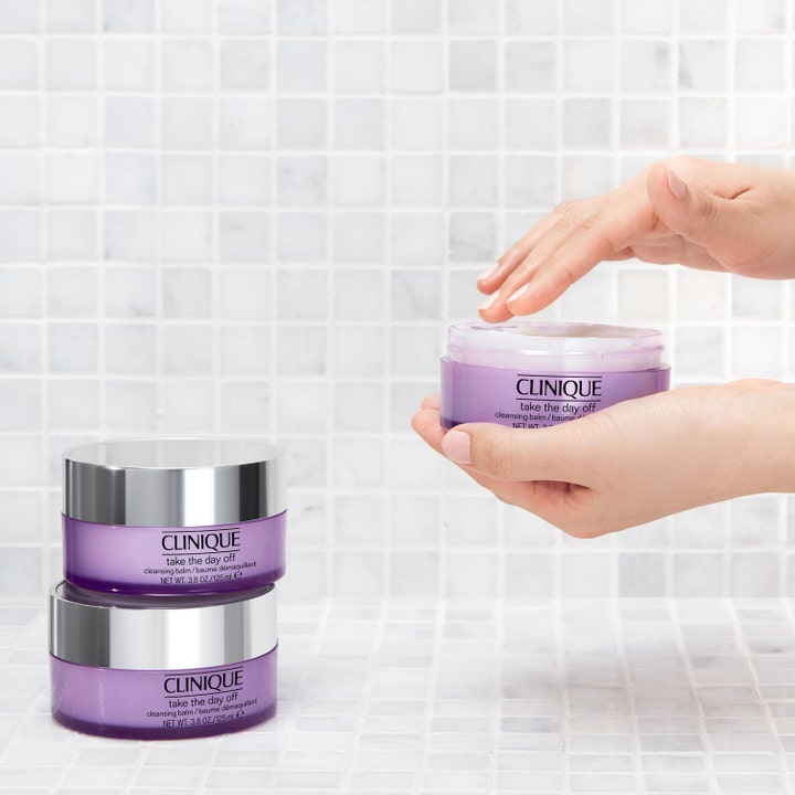 Clinique Take The Day Off Cleansing Balm 125 ml effektiv rensebalm i lilla krukke som løser opp sminke.