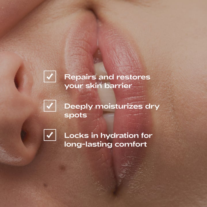 Bodyologist Beyond Balm 10 ml reparerende balm på lepper med tekst om å gjenopprette hudbarrieren og låse fuktighet.