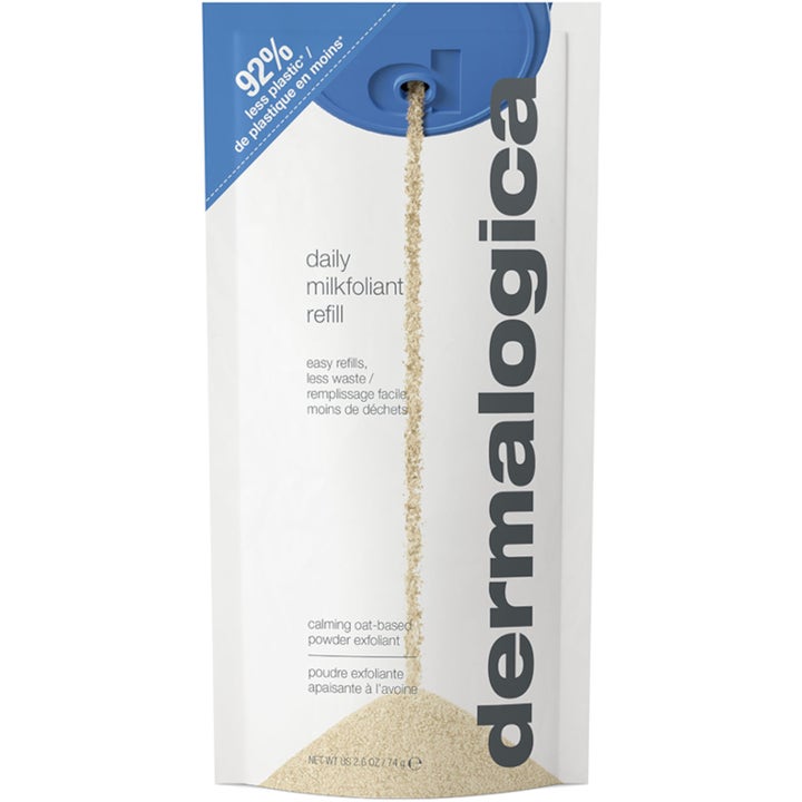 Dermalogica Daily Milkfoliant 74g beroligende havreeksfoliering beige pulver som helles fra en hvit refillpose
