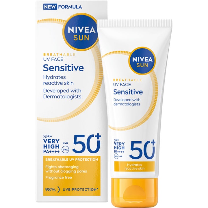 Nivea Sun UV Face Sensitive SPF 50+ fuktighetsgivende solkrem i hvit tube og eske med gule og blå detaljer