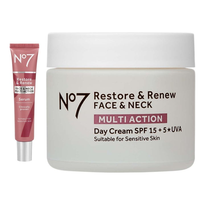 No7 Restore & Renew Face & Neck Multi Action sett med rosa serumtube og dagkrem i krukke av frostet glass