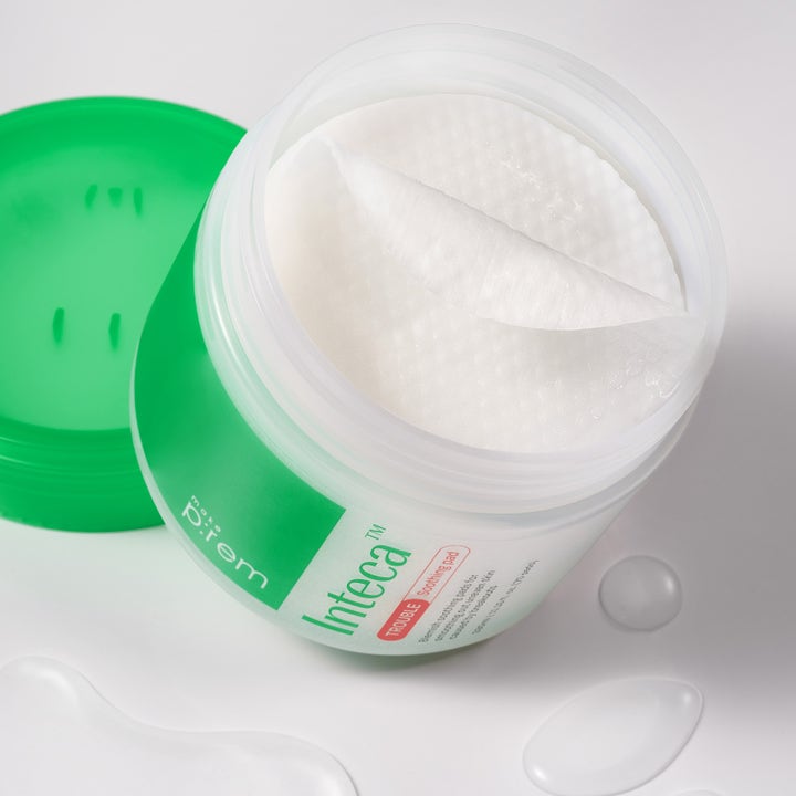 Make Prem Inteca Trouble Soothing Pads 70 stk beroligende spot treatment i åpen grønn krukke med fuktige hvite pads