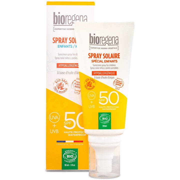 Bioregena Spray Solaire Enfants SPF 50 90 ml solbeskyttelse for barn i hvit tube med spraypumpe