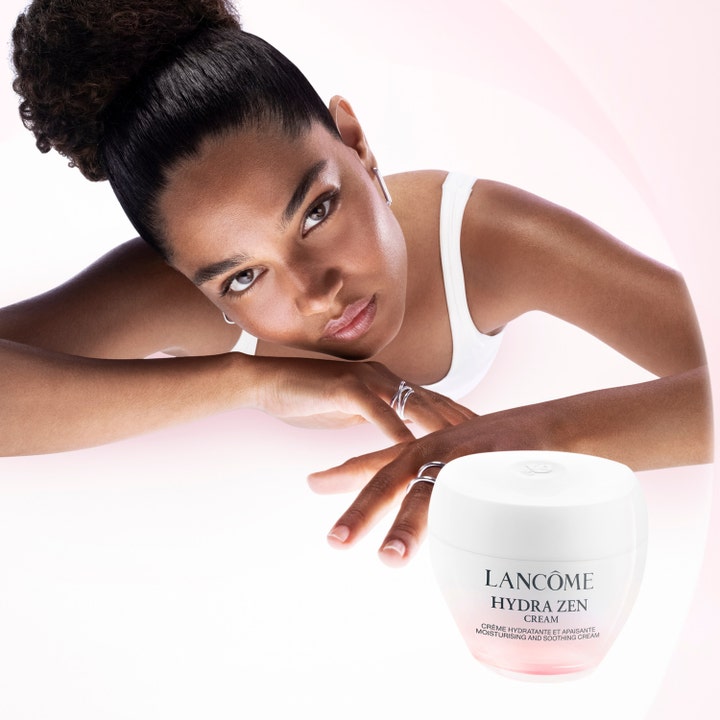 Lancôme Advanced Hydrazen Day Cream 75 ml fuktighetskrem ved siden av kvinne med glødende hud