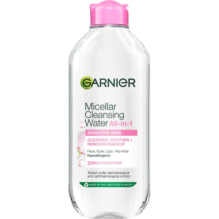 Garnier Micellar Cleansing Water All-in-1 beroligende ansiktsrens i en klar plastflaske med rosa kork