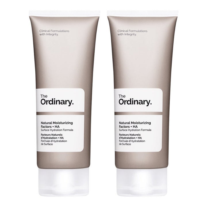 The Ordinary Natural Moisturizing Factors + HA 100 ml fuktighetskrem i to grå tuber som gir fukt til huden.