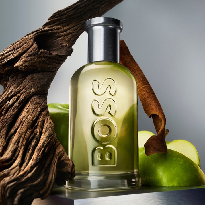 Hugo Boss Boss Bottled 75 ml after shave balm i glassflaske med sølvkork ved eple og kanelstang