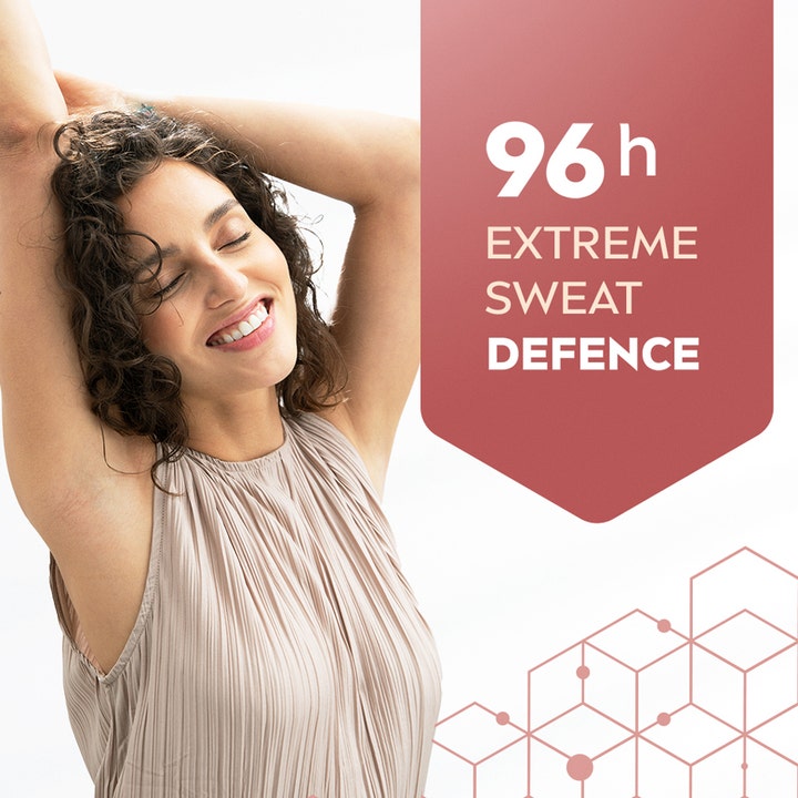 NIVEA Derma Dry Maximum Protection 50 ml antiperspirant med 96 timers svettebeskyttelse og kvinne med løftede armer