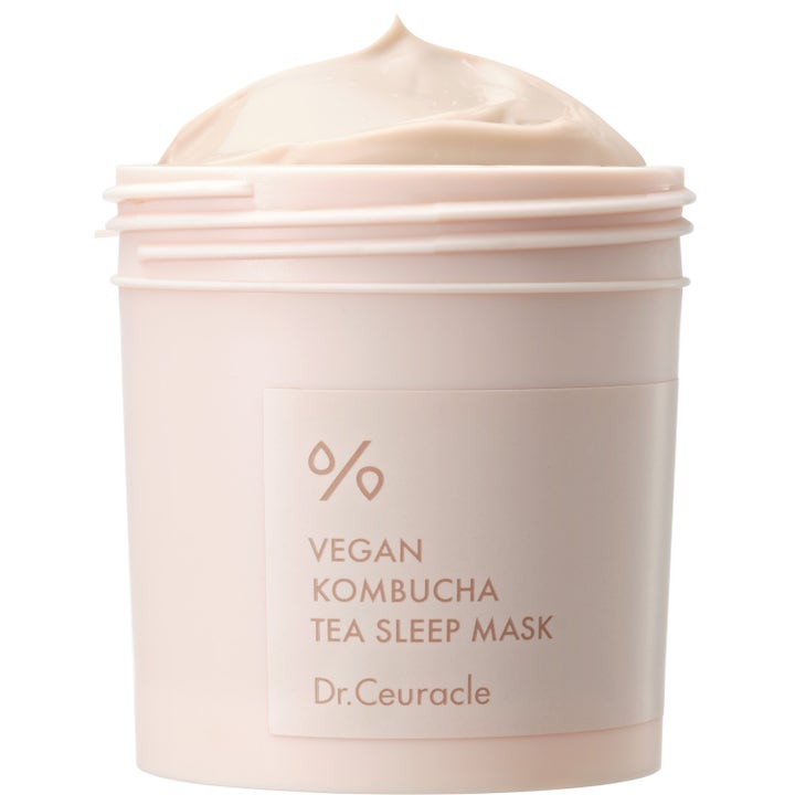 Dr. Ceuracle Vegan Kombucha Tea Sleep Mask gir dyp fuktighet i lys rosa krukke med fyldig kremet tekstur.