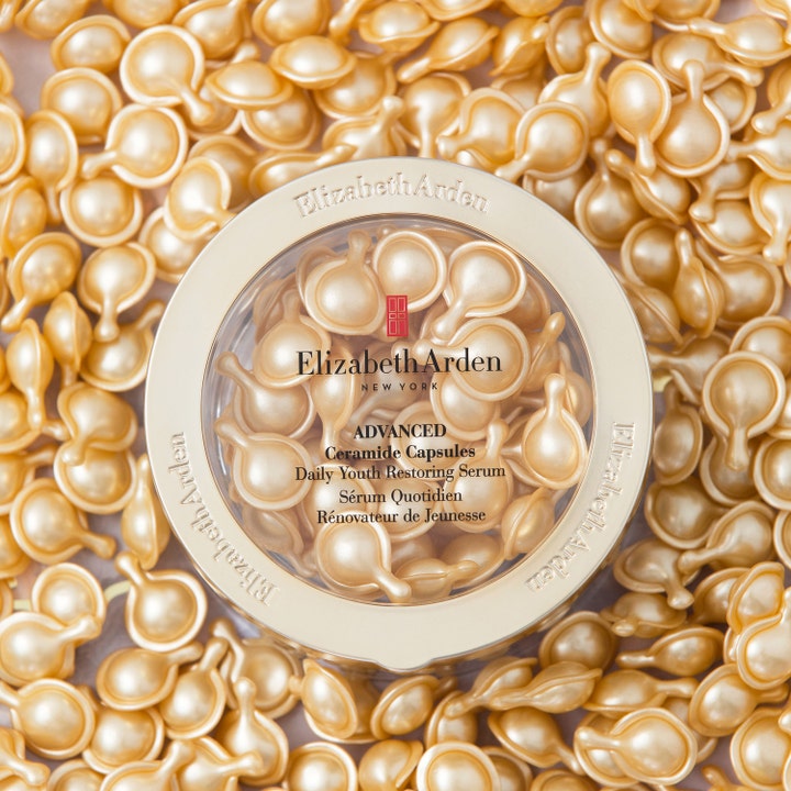 Elizabeth Arden Advanced Ceramide Serum 45 kapsler styrkende ansiktsserum i gullfargede kapsler i en klar boks