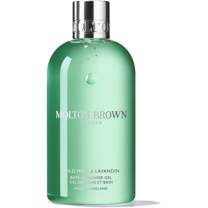 Molton Brown Wild Mint & Lavandin 300 ml dusjsåpe som gir en frisk følelse i klar grønn flaske med sølvkork