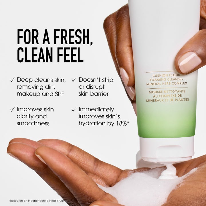 bareMinerals Skinlongevity Plush Gentle Foaming Cleanser 120 ml rengjøringsskum i tube som gir huden fukt