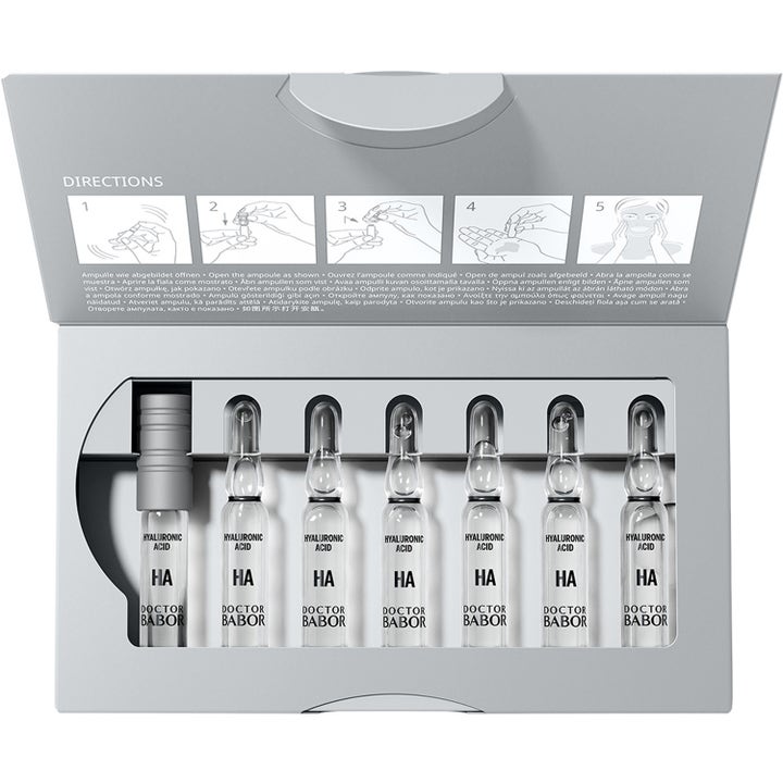 Babor 10D Hyaluronic Acid Ampoule Serum 14 ml fuktighetsgivende ansiktsserum i åpen grå eske med sju glassampuller