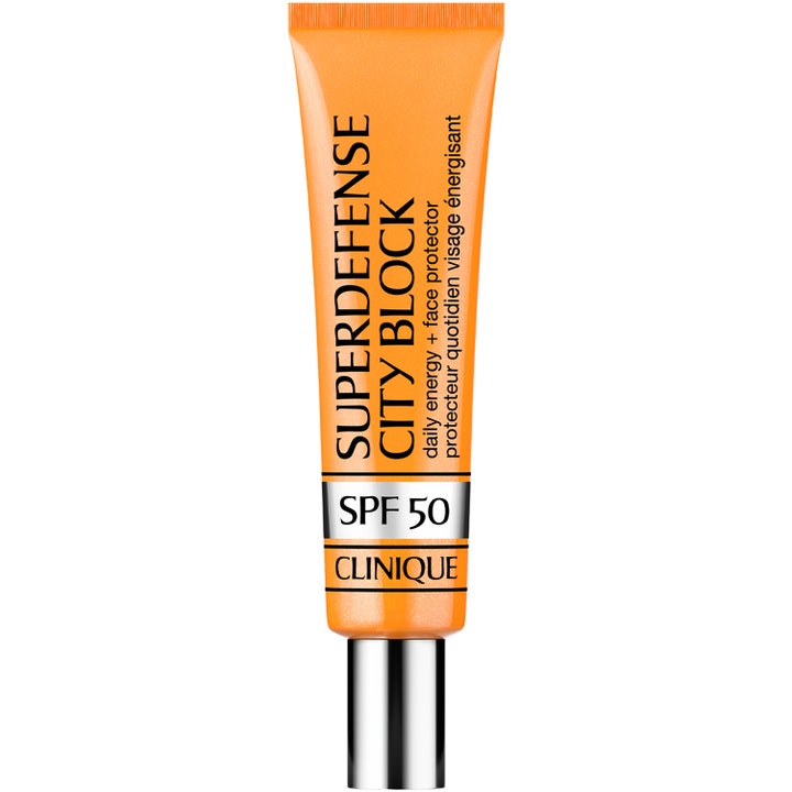 Clinique Superdefense City Block SPF 50 ansiktskrem i oransje tube som gir huden energi og daglig beskyttelse