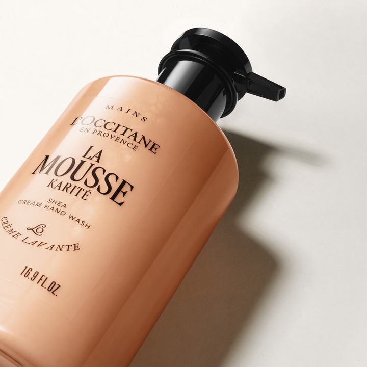 L'Occitane en Provence Shea Cream Hand Wash 500 ml fuktighetsgivende håndsåpe i ferskenfarget flaske med svart pumpe