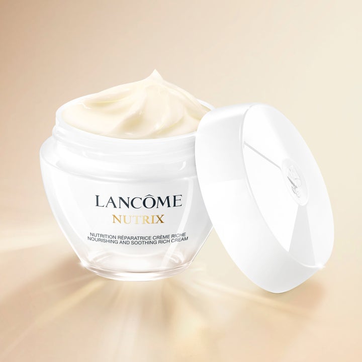 Lancôme Nutrix Visage 50 ml nærende ansiktskrem i hvit krukke som viser en rik og fyldig tekstur.