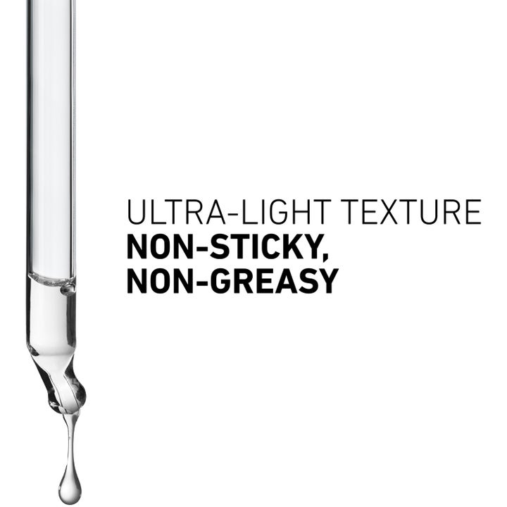 Filorga Daily Peel 50 ml hudfornyende behandling viser en ultralett, ikke-klistrende tekstur fra en glasspipette.