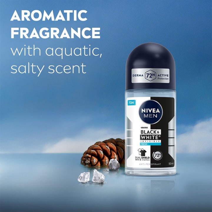 NIVEA Black & White Fresh Roll On 50 ml herrdeodorant mot flekker i glassflaske med sort kork og vanndråper