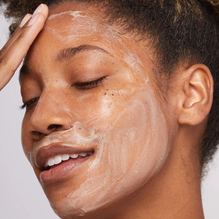 Dermalogica AGE smart Multivitamin Power Recovery Masque 75 ml ansiktsmaske med kremet tekstur påført i ansiktet
