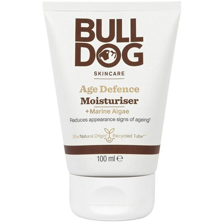 Bulldog Age Defence Moisturiser 100 ml fuktighetskrem i hvit tube som reduserer aldringstegn.