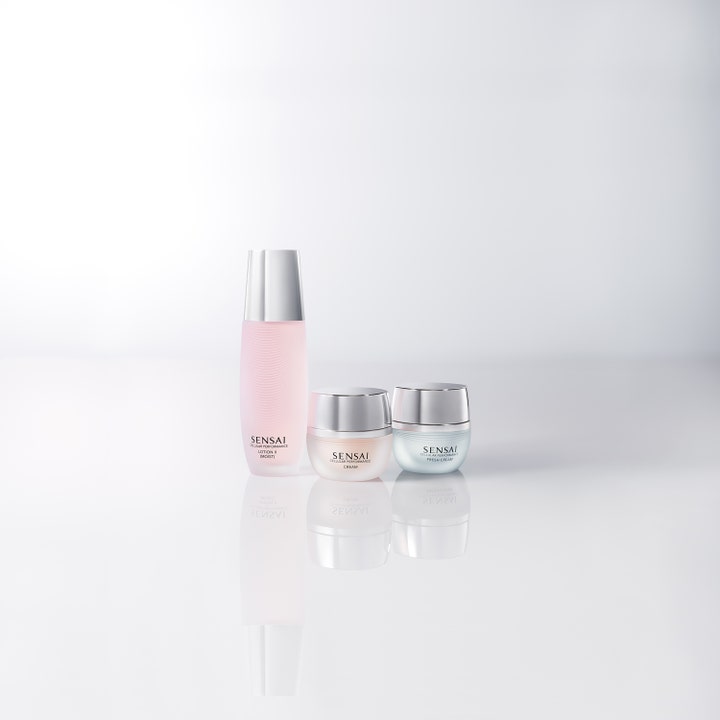 Sensai Cellular Performance Fresh Cream 40 ml oppfriskende ansiktskrem i lyseblå glasskrukke med sølvlokk