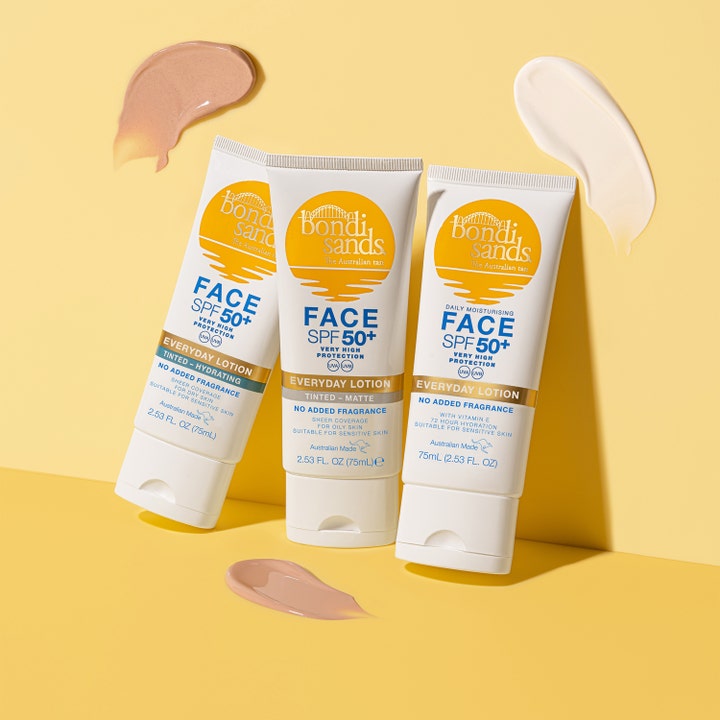 Bondi Sands SPF50+ Everyday Matte Tinted Face Lotion 75 ml solkrem for ansiktet i hvit tube med fargede kremstrøk