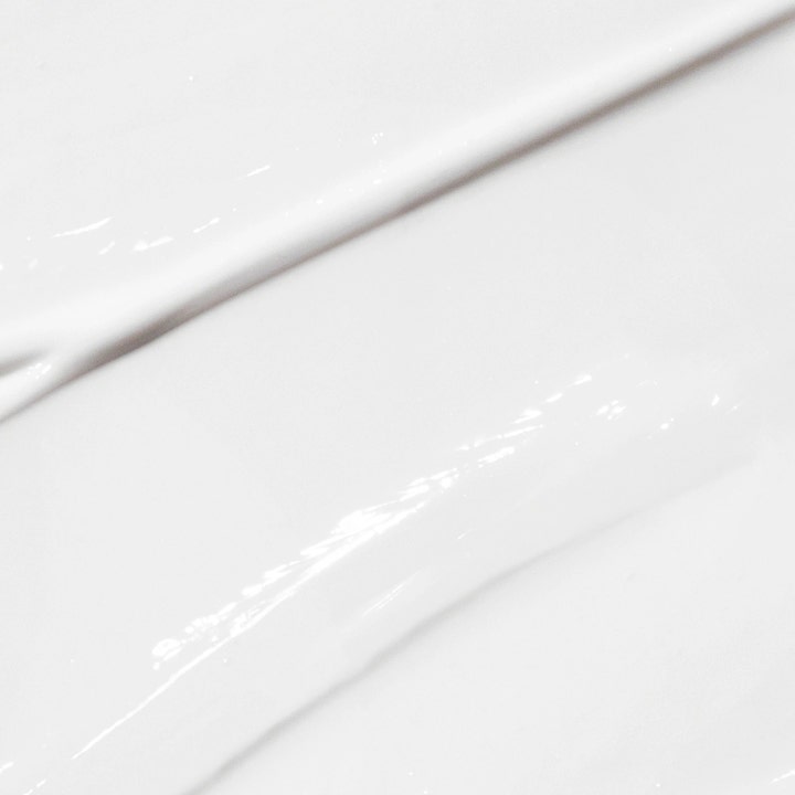 Dermalogica Active Moist 50 ml fuktighetsgivende dagkrem som gir fukt med en hvit og silkemyk tekstur