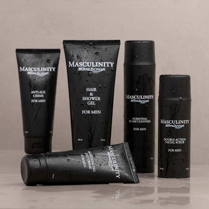 Beauté Pacifique Moisturizing Day Creme 100 ml fuktighetsgivende dagkrem i svart tube dekorert med vanndråper.