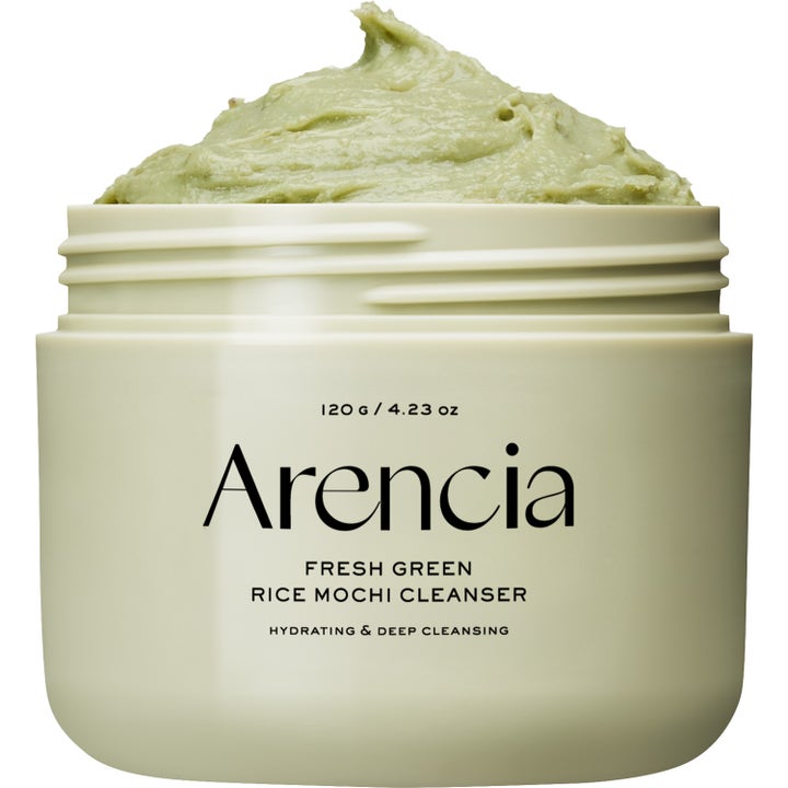 Arencia Fresh Green Rice Mochi Cleanser 120 g fuktighetsgivende ansiktsrens i lys krukke med tykk lysegrønn tekstur