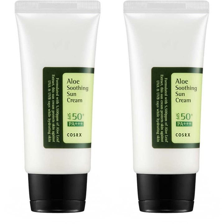 COSRX Aloe Soothing Sun Cream 2 stk beroligende solkrem SPF 50+ i hvite tuber med sorte lokk og grønne etiketter.