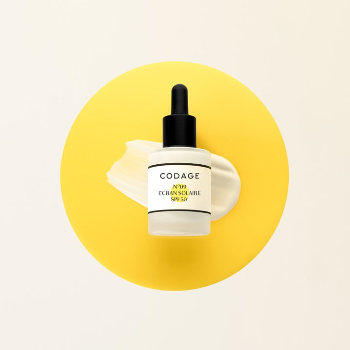 Codage Paris The Serum N°09 Sun Shield SPF 50+ 30 ml solkrem i frostet glassflaske med pipette og hvit tekstur.