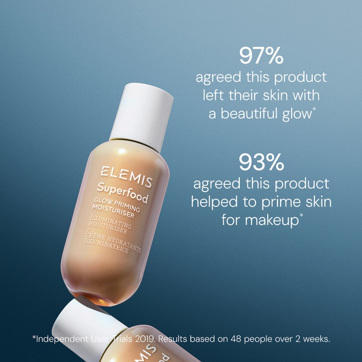 Elemis Superfood Glow Priming Moisturiser 60 ml ferskenfarget ansiktskrem i flaske med tekst om glød og makeup-primer