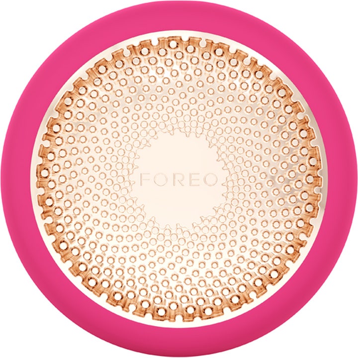 FOREO UFO 3 Fuchsia 1 stk beauty tech viser apparatets gullfargede behandlingsflate med perforert mønster.