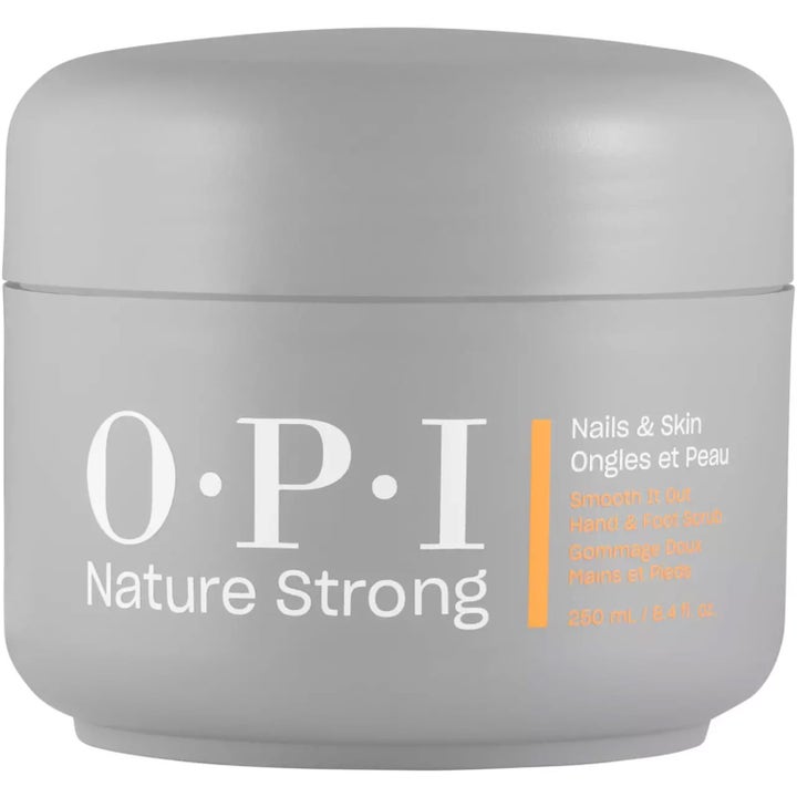 OPI Nature Strong Smooth It Out Hand & Foot Scrub 250 ml eksfolierende skrubb i en matt grå krukke som gir myk hud