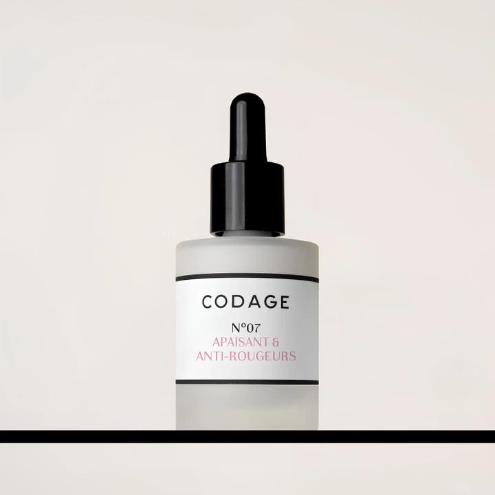 Codage Paris Serum N°07 30 ml beroligende ansiktsserum mot rødhet i en frostet glassflaske med svart pipette.