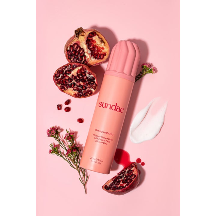 Sundae Whipped Shower Foam Pomegranate Fizz 265 ml dusjsåpe med granateple og hvitt kremet skum
