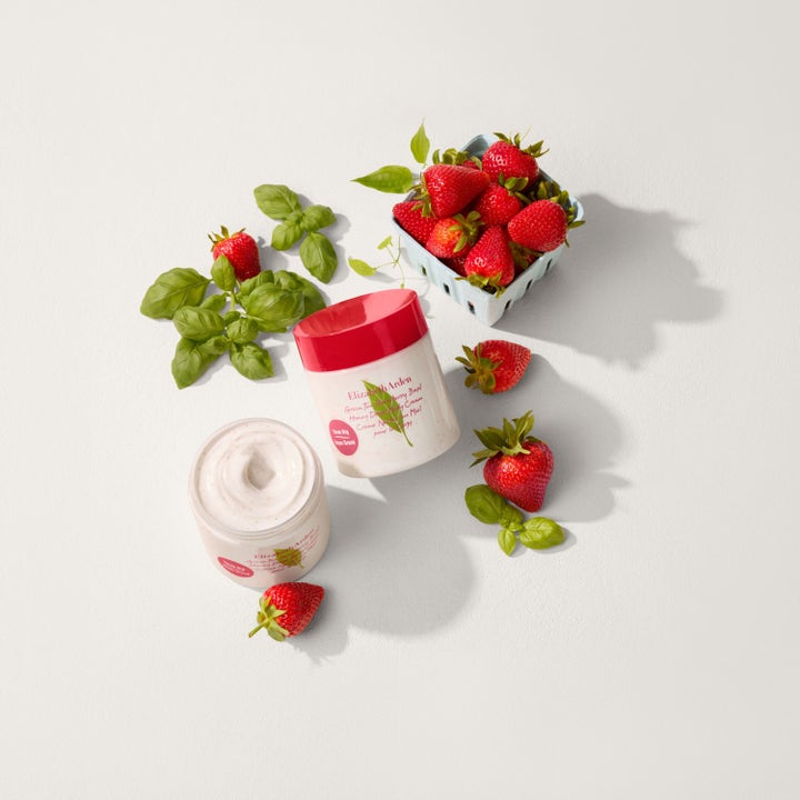 Elizabeth Arden Green Tea Strawberry Basil Honey Drops Body Cream 500 ml kroppskrem med friske jordbær og basilikum.