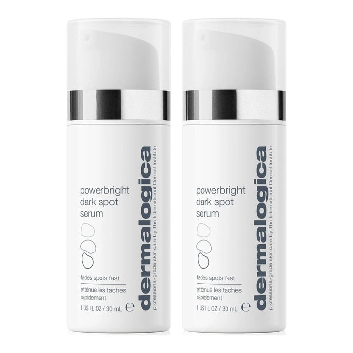 Dermalogica PowerBright Dark Spot Serum 30 ml mot pigmentflekker i to hvite pumpeflasker med sølvdetaljer