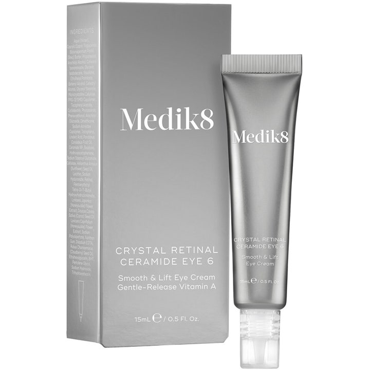 Medik8 Crystal Retinal Ceramide Eye 6 15 ml øyekrem med vitamin A i grå tube og eske.