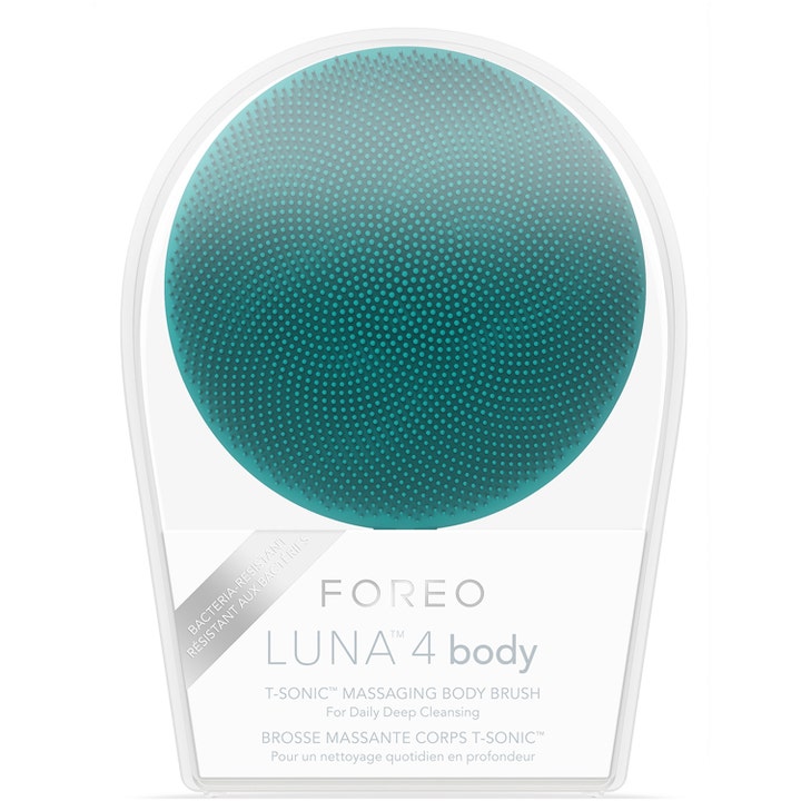 FOREO LUNA 4 body Evergreen 1 stk masserende kroppsbørste i mørkegrønn silikon i gjennomsiktig displaypakning