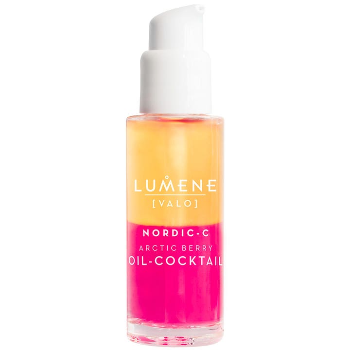 Lumene Nordic-C Arctic Berry Oil-Cocktail glødgivende ansiktsolje i glassflaske med tofaset gul og rosa væske og hvit pumpe