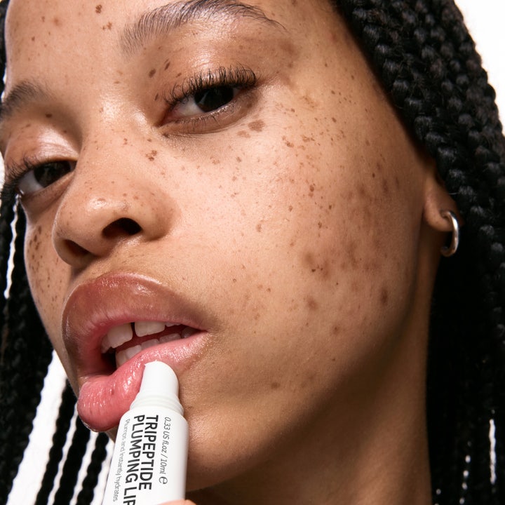 The INKEY List Tripeptide Plumping Lip Balm 10 ml fuktighetsgivende leppepleie som påføres for glansfulle og fyldige lepper